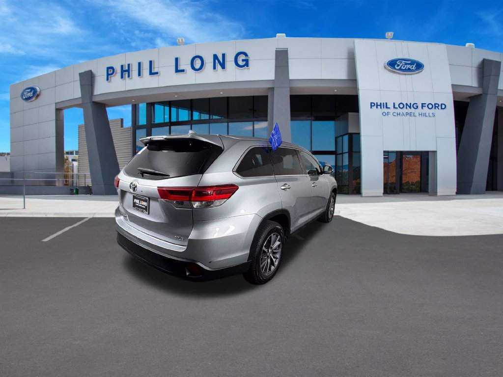 Used 2019 Toyota Highlander XLE FWD image 5