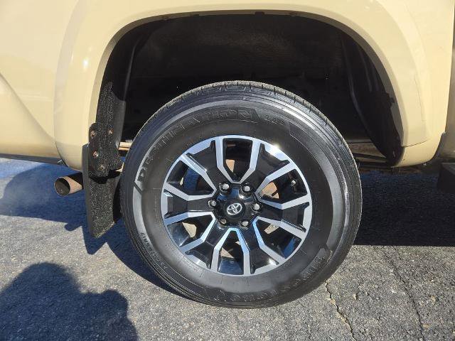 Used 2020 Toyota Tacoma TRD Sport w/ Technology Package image 10