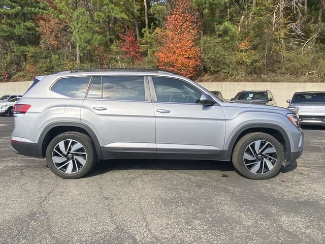 Used 2024 Volkswagen Atlas SE image 2