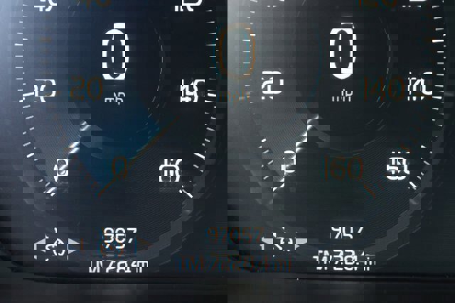 Used 2020 Volvo XC40 T4 Momentum image 31