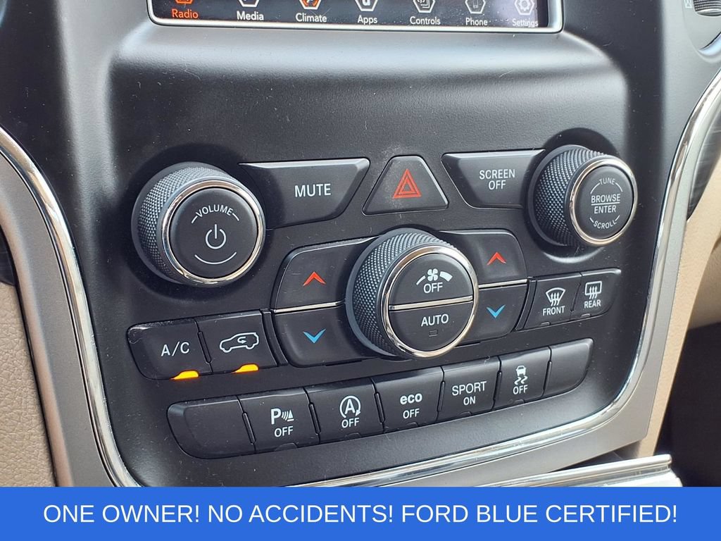 Used 2019 Jeep Grand Cherokee Laredo AWD/4WD image 12