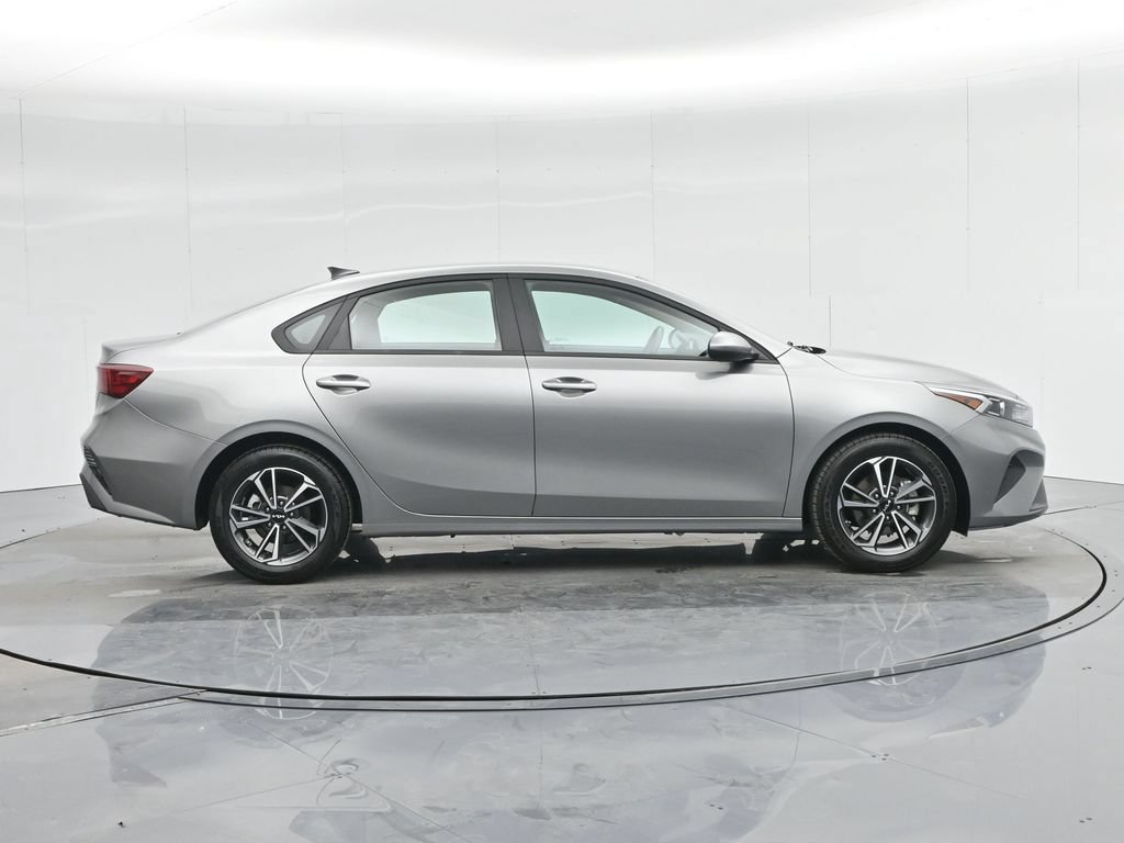 Used 2022 Kia Forte LXS FWD image 27