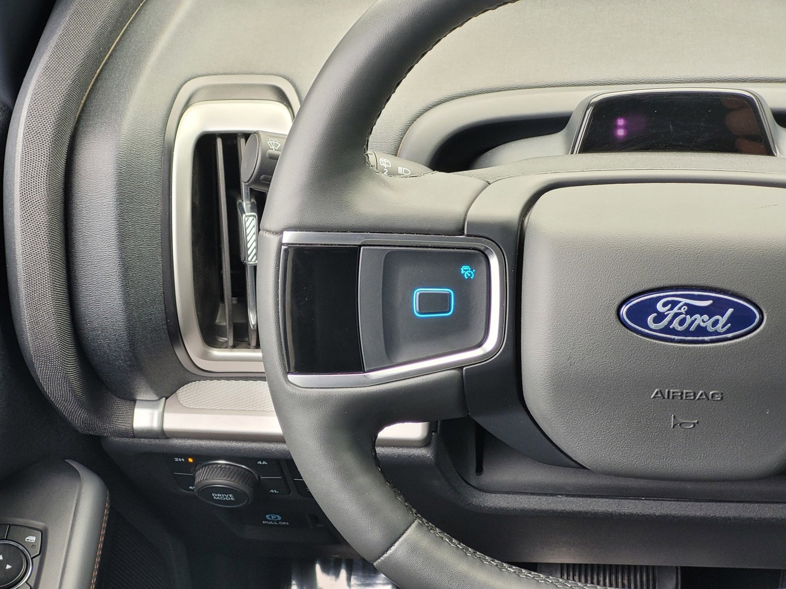 Certified 2025 Ford Expedition Active image 14