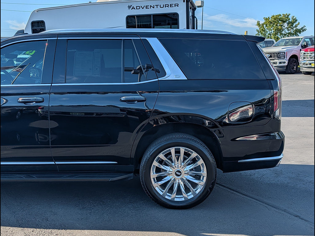 Used 2023 Cadillac Escalade Premium Luxury AWD/4WD image 10