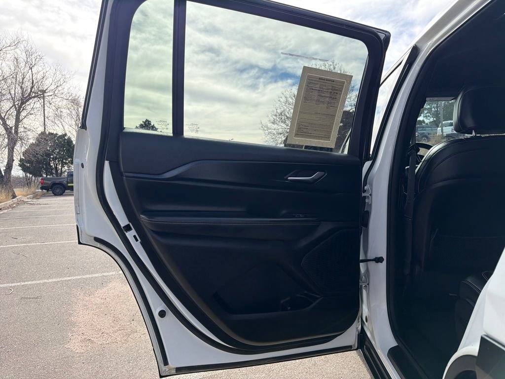 Used 2023 Jeep Grand Cherokee L Laredo image 20