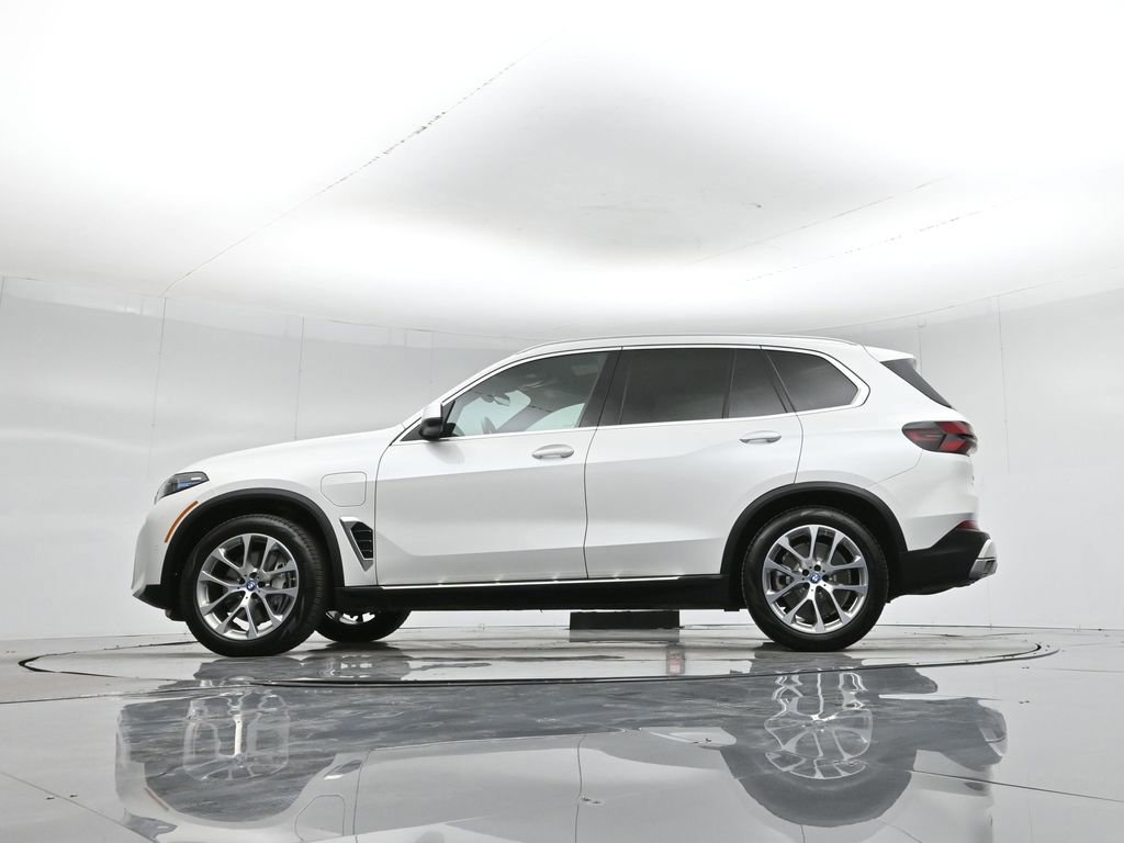 Used 2025 BMW X5 xDrive50e image 28