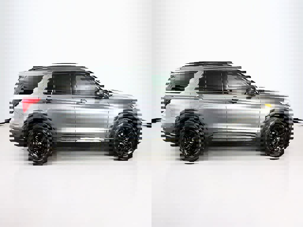 Certified 2024 Ford Explorer XLT image 25