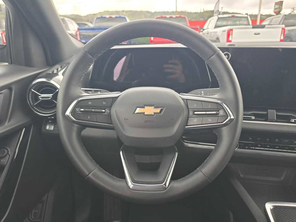 Used 2025 Chevrolet Equinox LT w/ Convenience Package II image 11