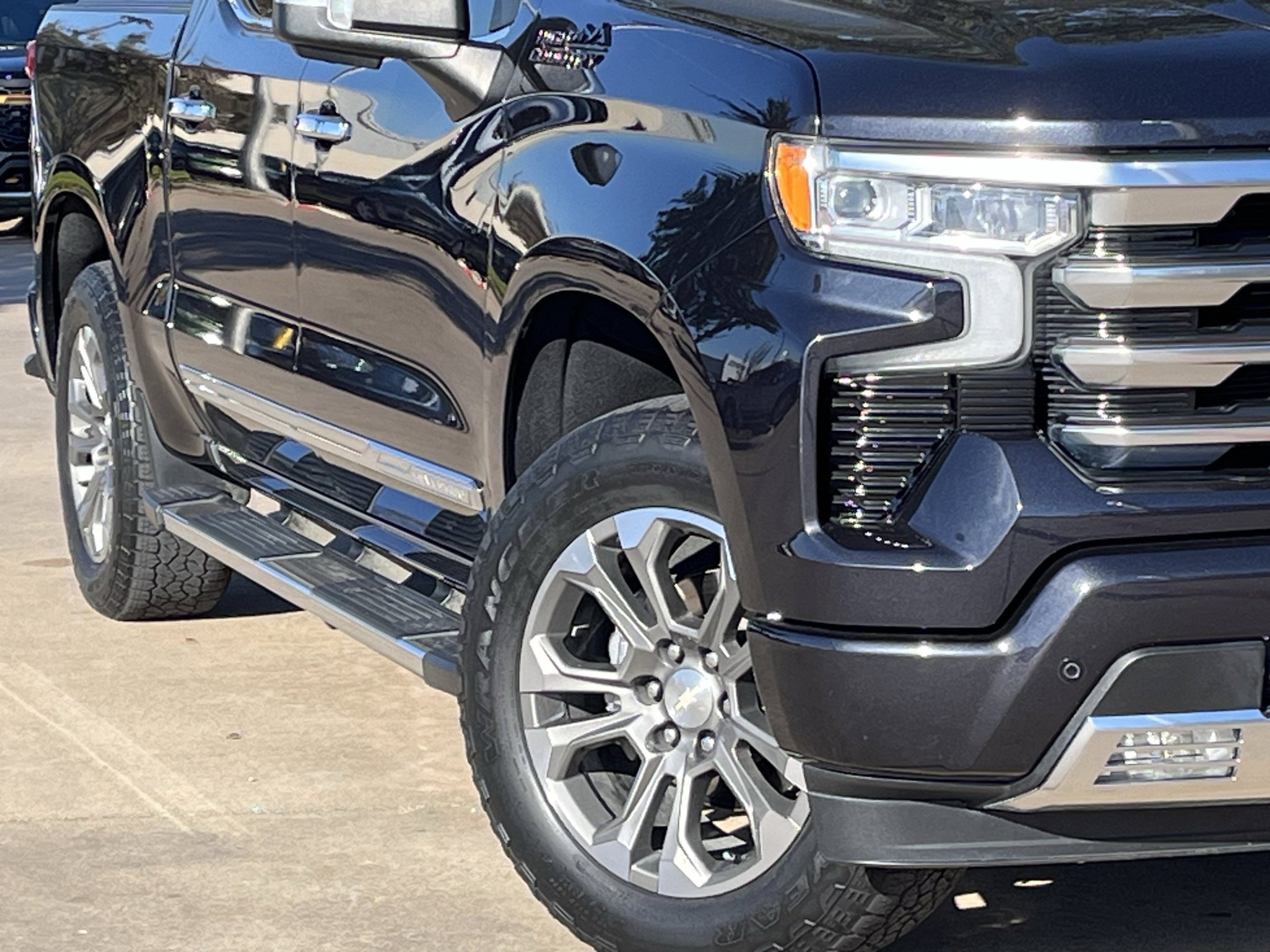 Used 2024 Chevrolet Silverado 1500 High Country w/ LPO, Dark Essentials Package AWD/4WD image 30