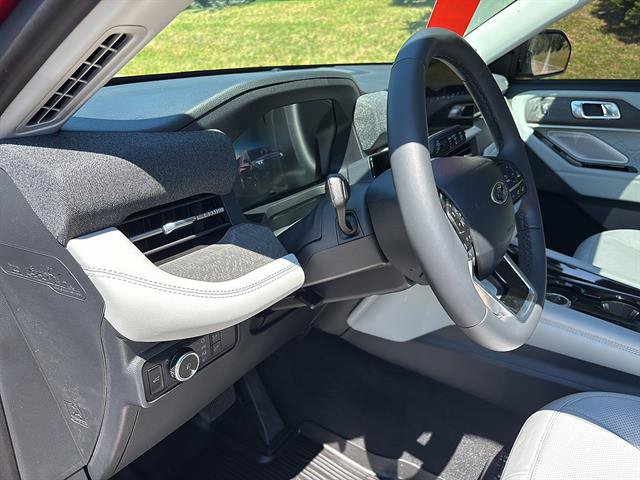 Certified 2026 Ford Explorer Platinum w/ LUX Leather Package AWD/4WD image 13
