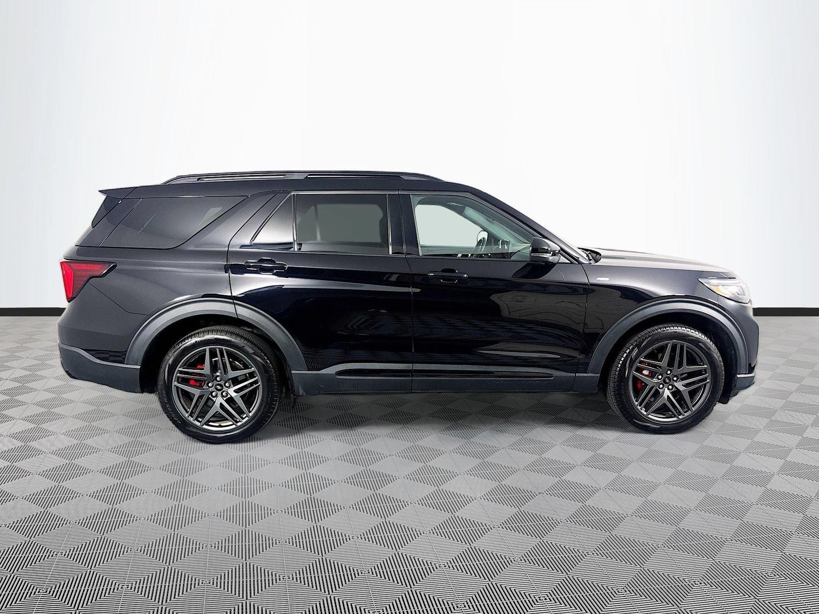 Certified 2025 Ford Explorer ST-Line w/ ST-Line Street Pack AWD/4WD image 8