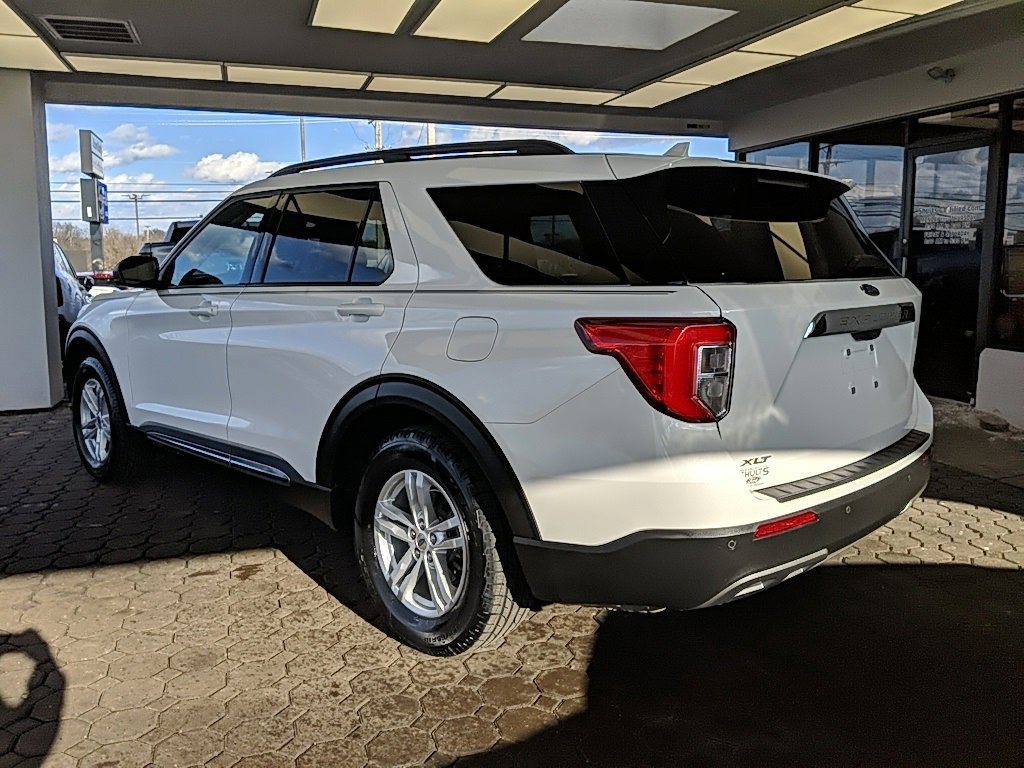 Certified 2022 Ford Explorer XLT w/ Equipment Group 202A image 5