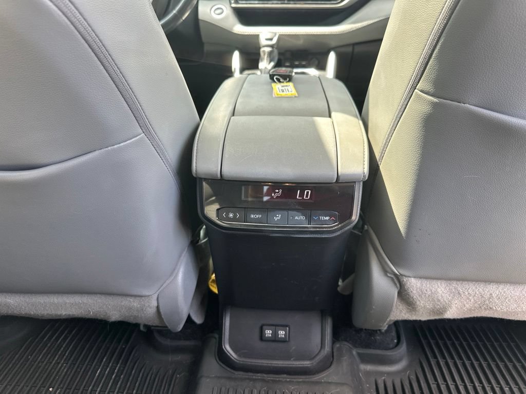 Used 2021 Toyota Highlander XLE AWD/4WD image 33