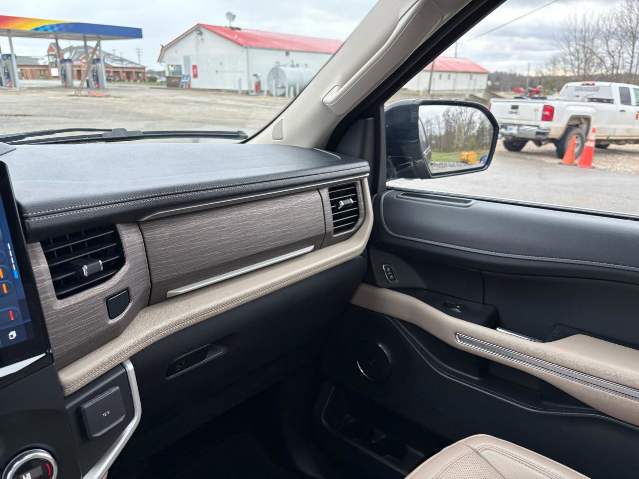 Certified 2024 Ford Expedition Limited image 26