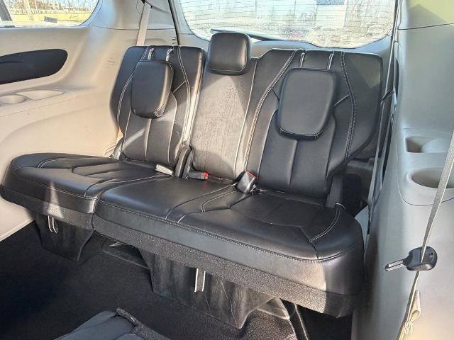 Used 2024 Chrysler Pacifica Touring-L FWD image 13