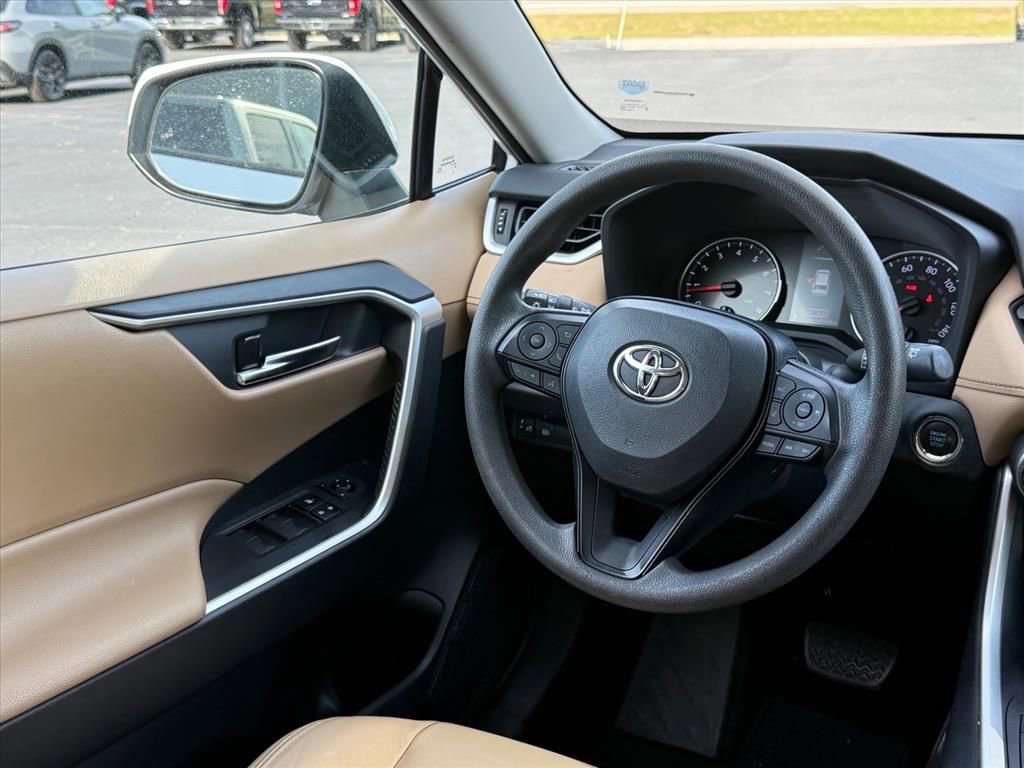 Used 2021 Toyota RAV4 XLE FWD image 11
