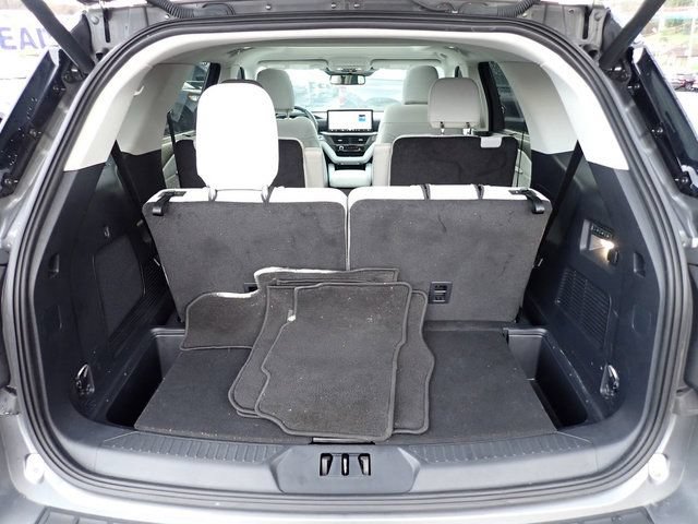 Certified 2025 Ford Explorer Platinum w/ LUX Leather Package AWD/4WD image 10