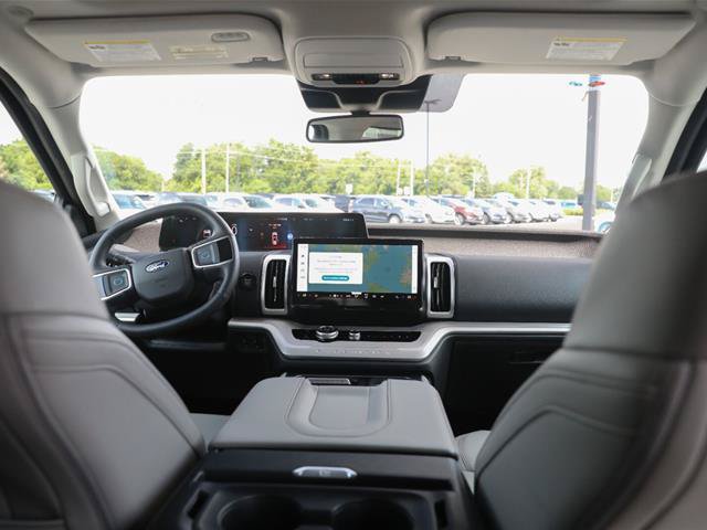 Certified 2025 Ford Expedition Active AWD/4WD image 30