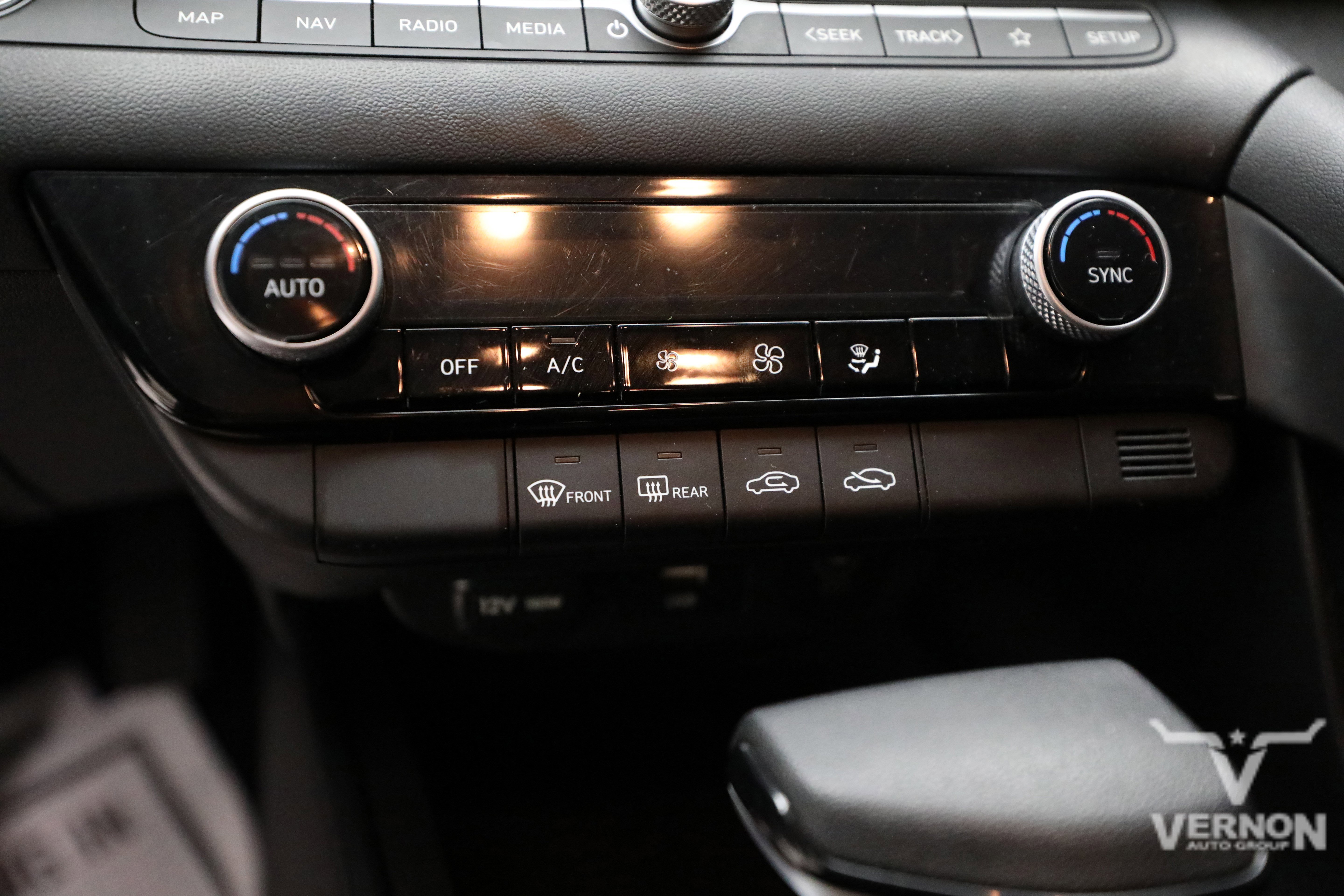 Used 2024 Hyundai Elantra SEL image 39