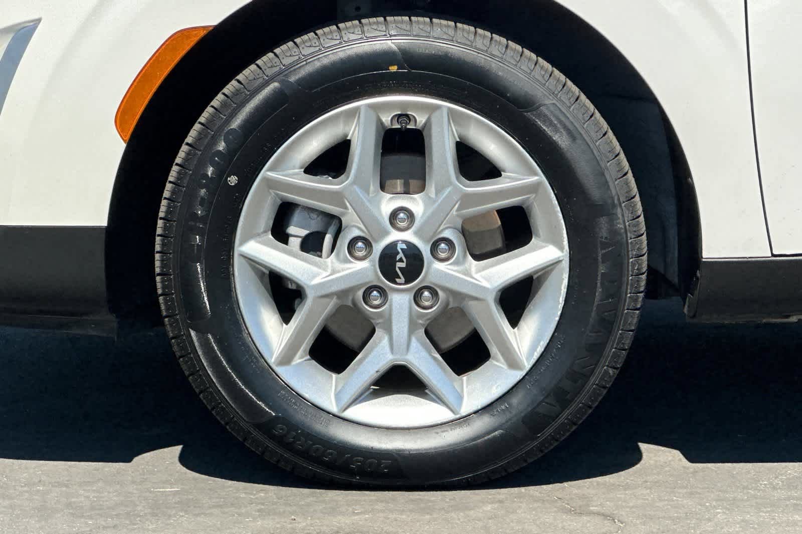 Used 2023 Kia Soul LX w/ LX Technology Package FWD image 26