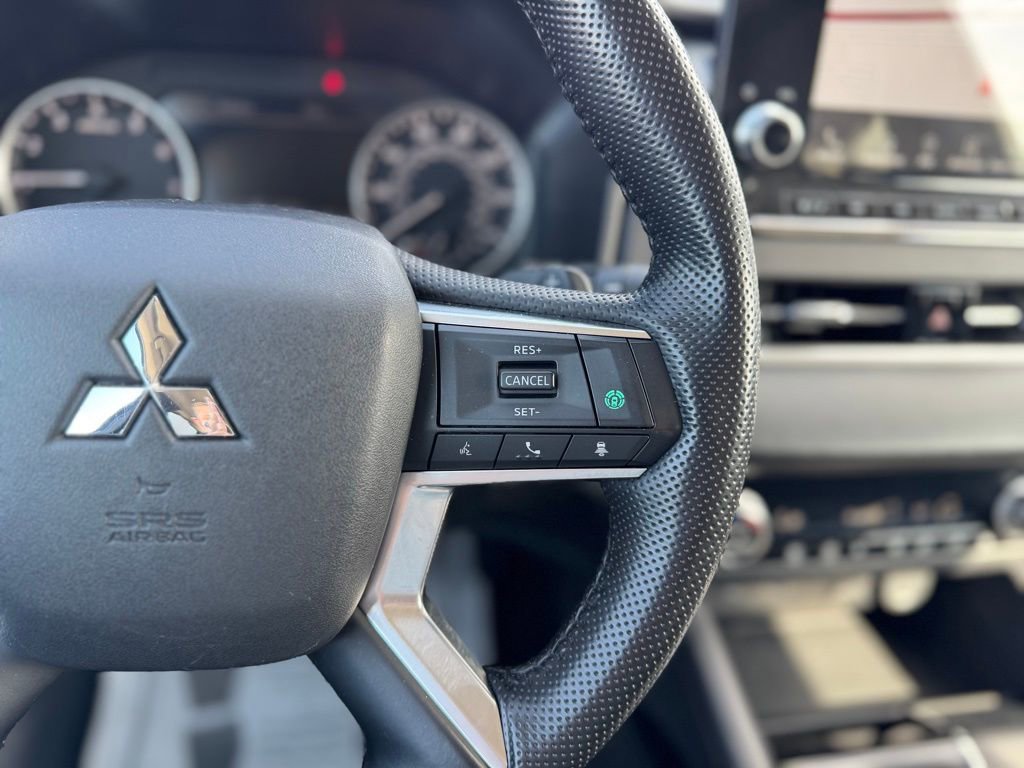Used 2024 Mitsubishi Outlander SE image 13