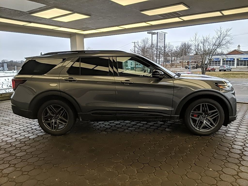 Certified 2025 Ford Explorer ST video 2