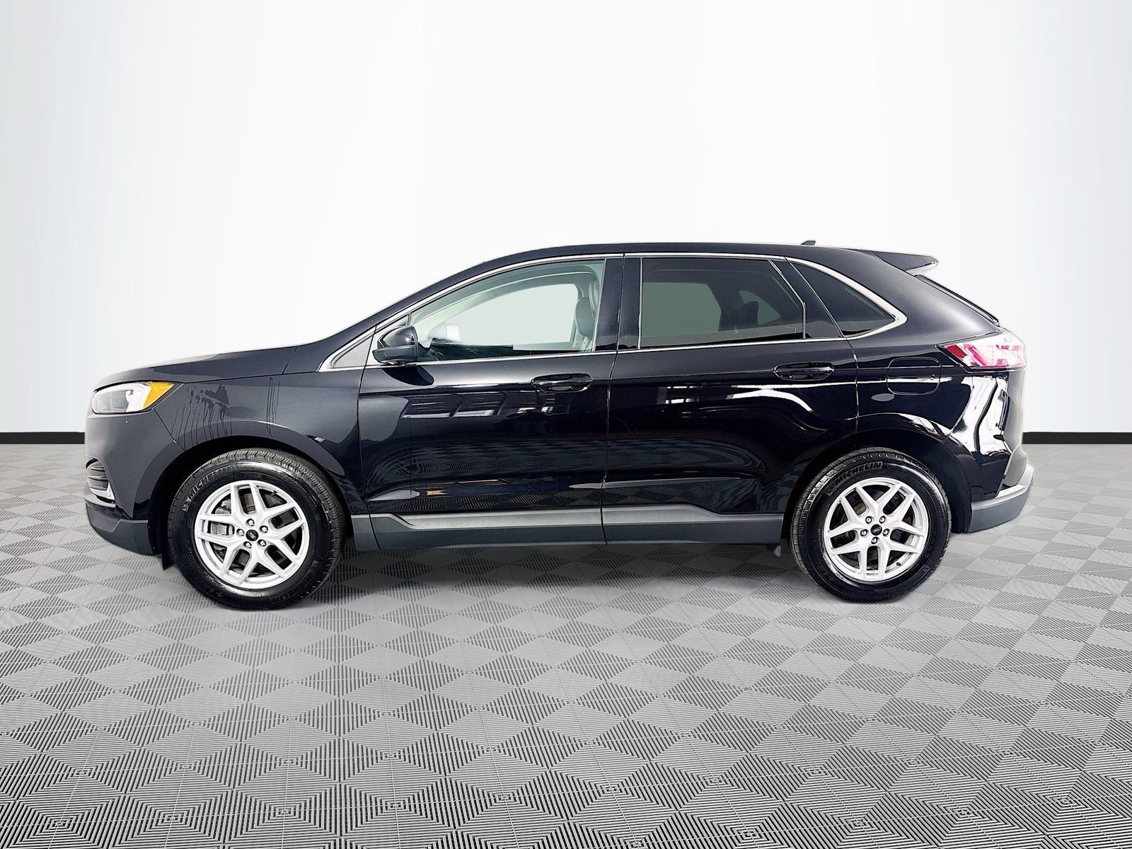 Certified 2024 Ford Edge SEL w/ Convenience Package AWD/4WD image 4