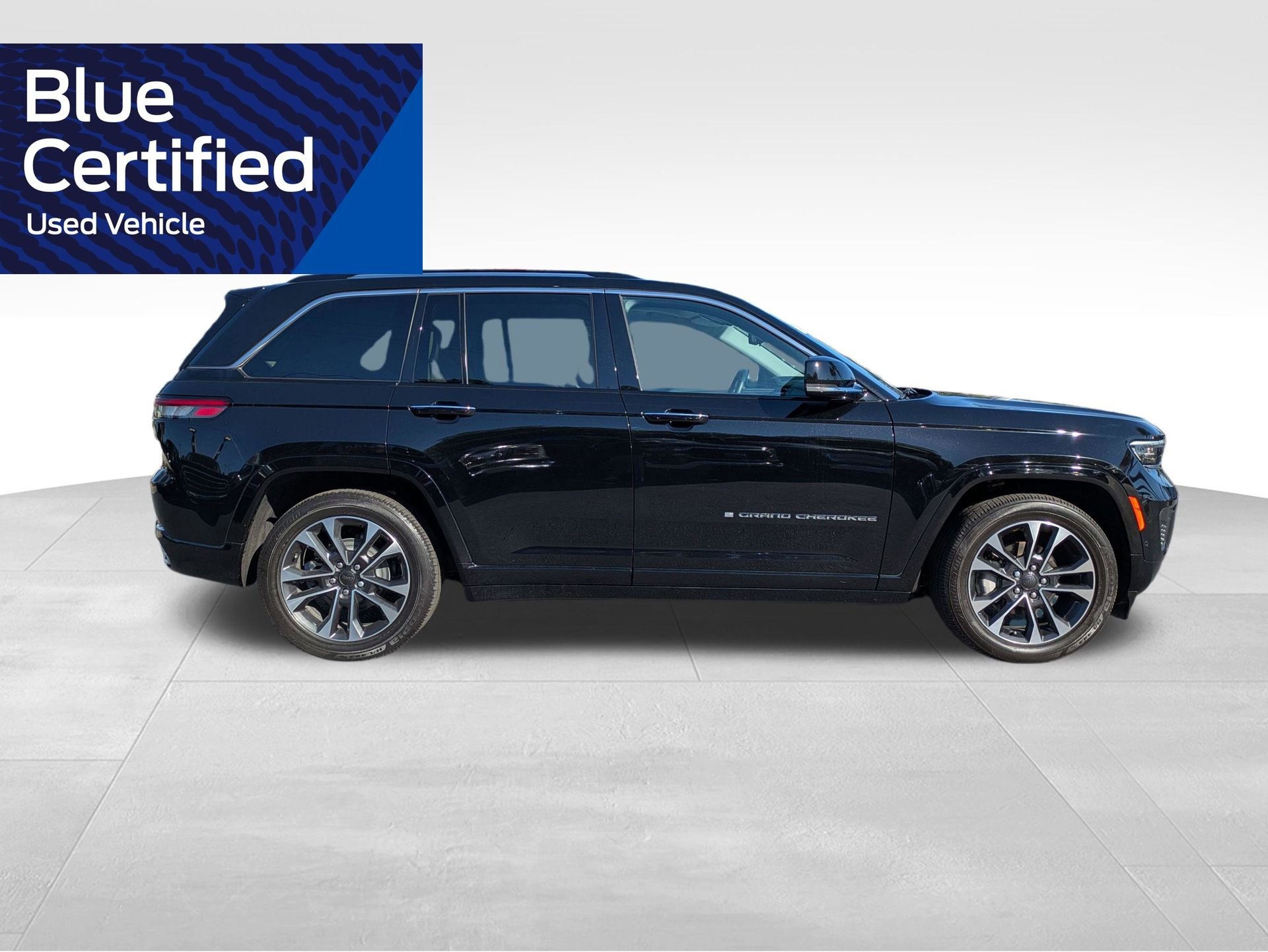 Used 2022 Jeep Grand Cherokee Overland w/ Luxury Tech Group IV AWD/4WD image 3