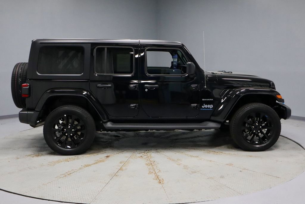 Used 2023 Jeep Wrangler Unlimited Sahara w/ Cold Weather Group AWD/4WD image 14