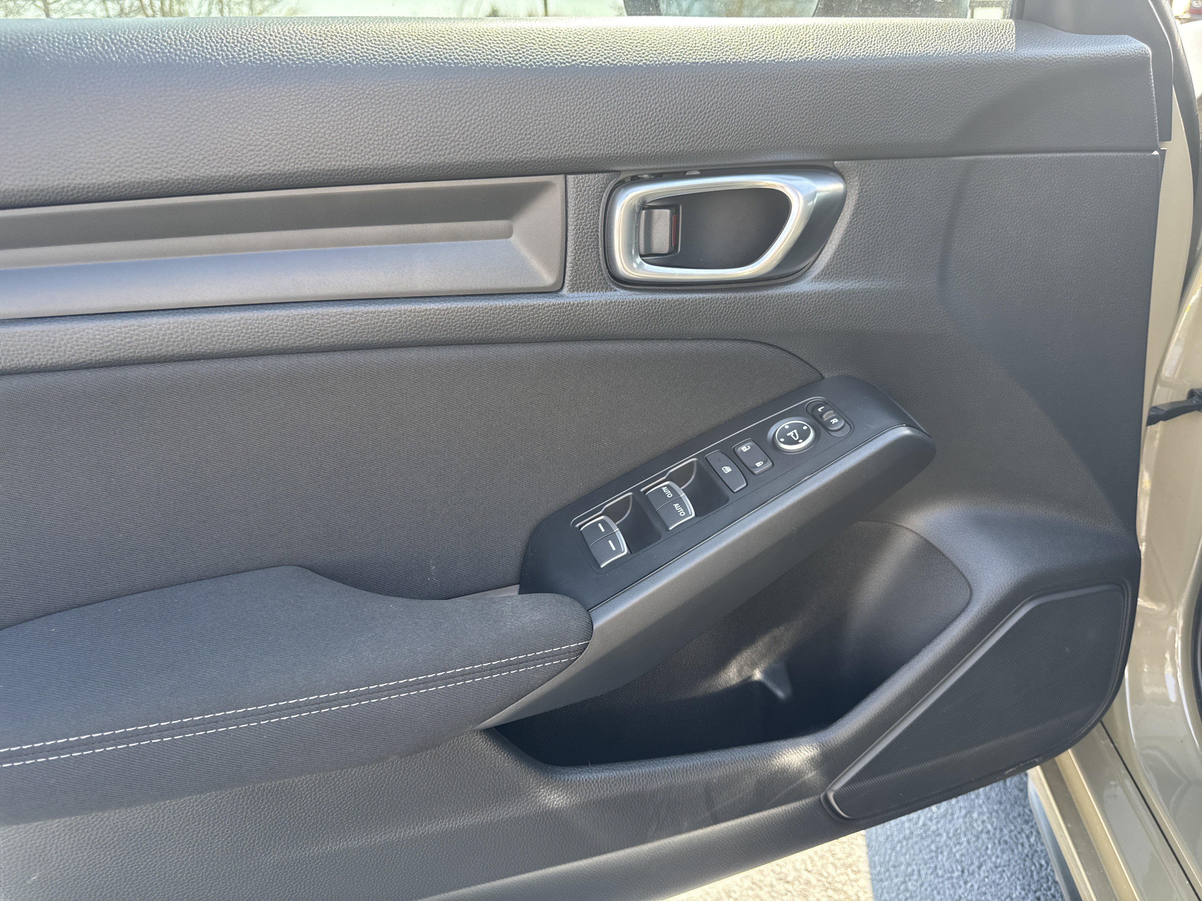 Used 2025 Honda Civic Sport image 10