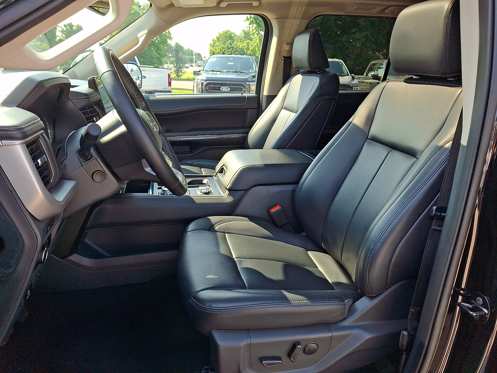 Certified 2024 Ford Expedition XLT AWD/4WD image 17