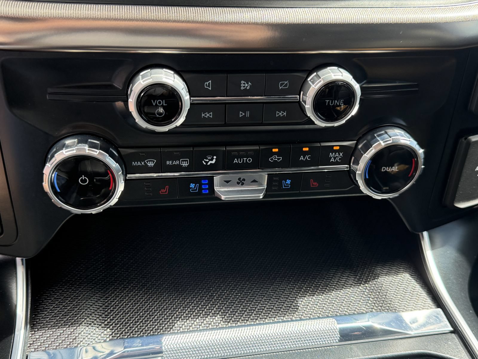 Certified 2023 Ford F150 Raptor w/ Raptor 37 Performance Package AWD/4WD image 34