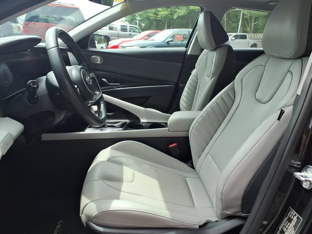 Used 2023 Hyundai Elantra Limited FWD image 17