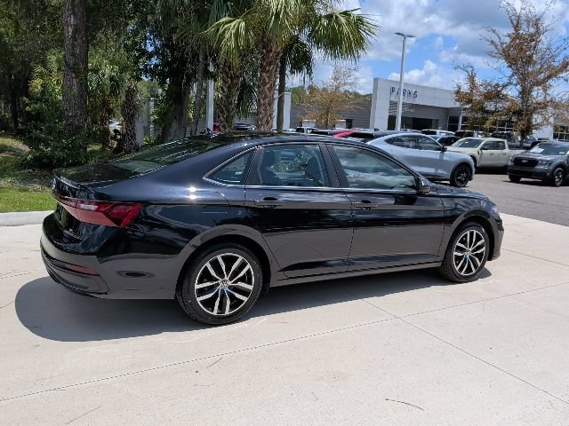 Used 2025 Volkswagen Jetta SE FWD image 5