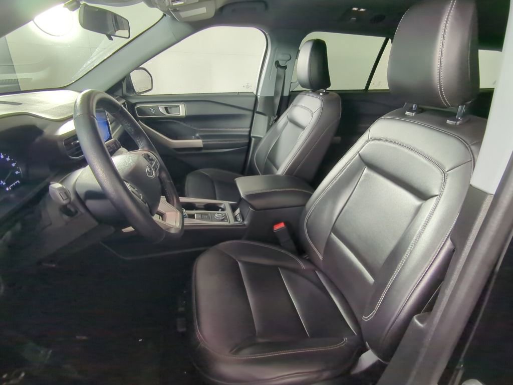 Certified 2022 Ford Explorer XLT w/ Equipment Group 202A image 13