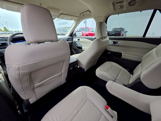 Certified 2024 Ford Explorer Platinum w/ Technology Package AWD/4WD image 15
