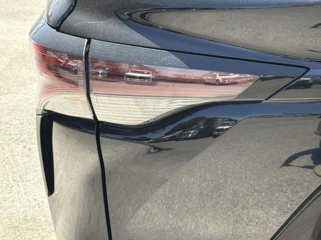 Used 2024 Toyota Sienna XLE w/ XLE Plus Package FWD image 8