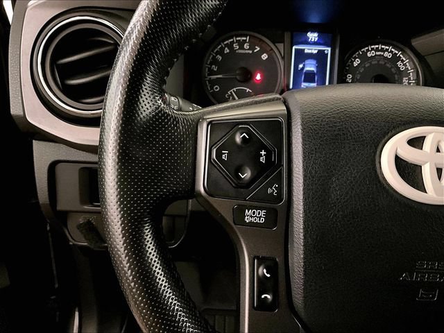 Used 2017 Toyota Tacoma TRD Sport AWD/4WD image 17