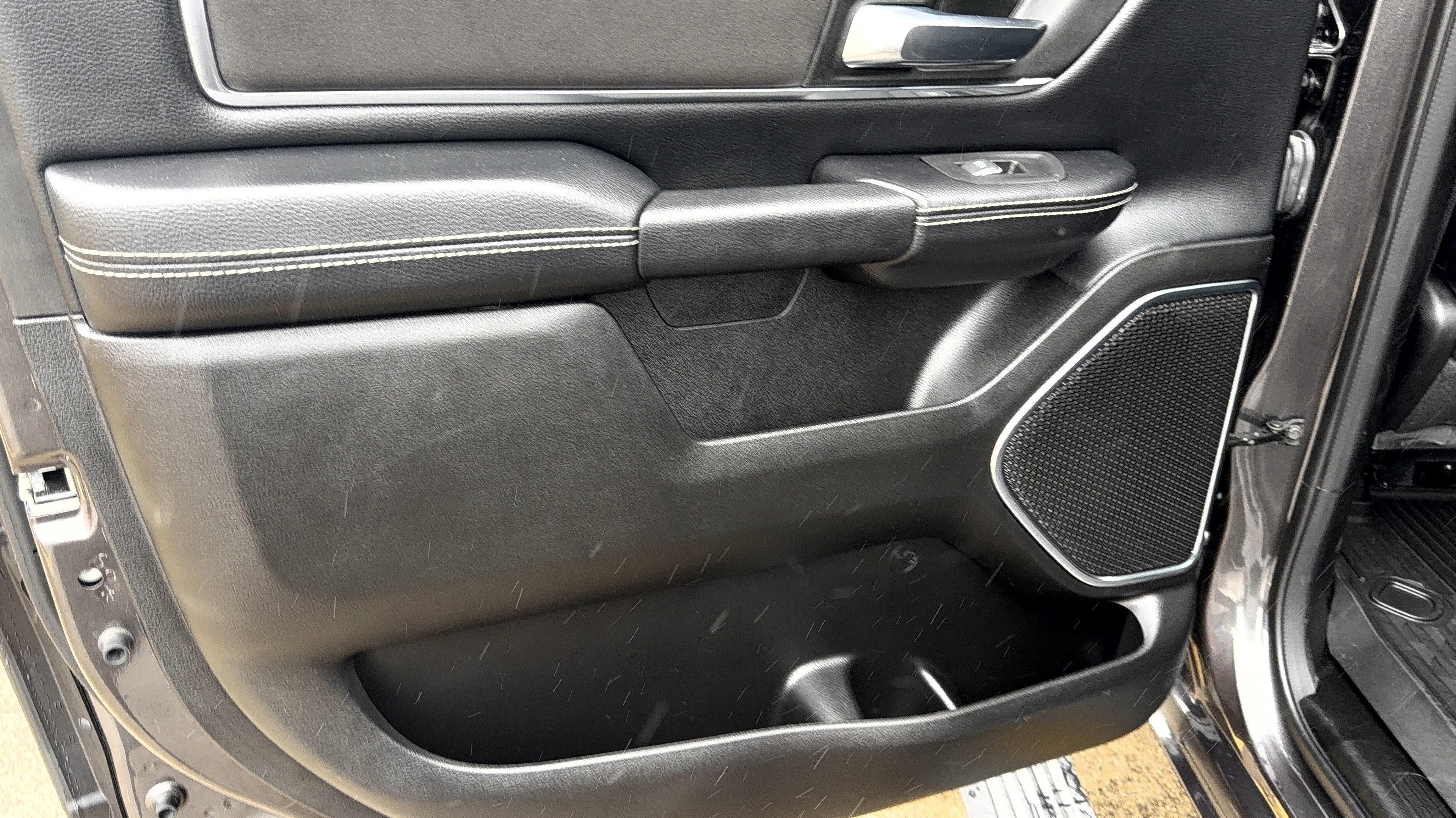 Used 2025 RAM 1500 Laramie w/ Laramie Southwest Edition image 18