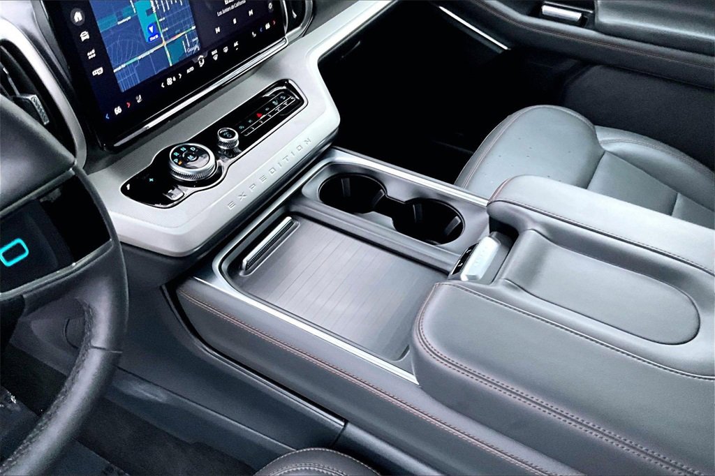 Certified 2025 Ford Expedition Active image 16