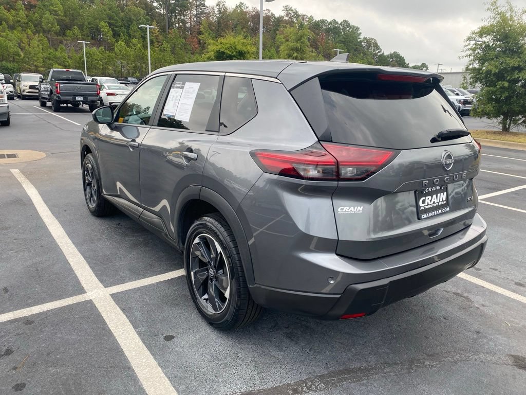 Used 2024 Nissan Rogue SV FWD image 5