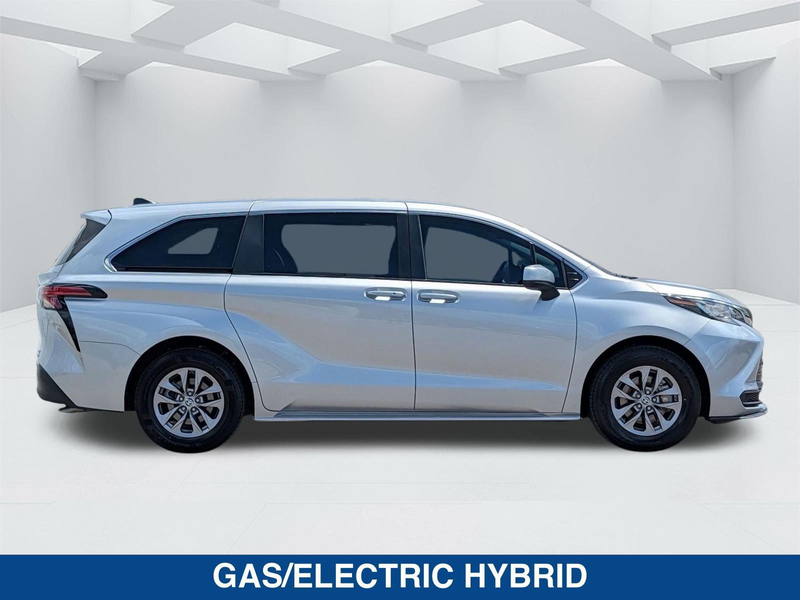 Used 2022 Toyota Sienna LE image 6