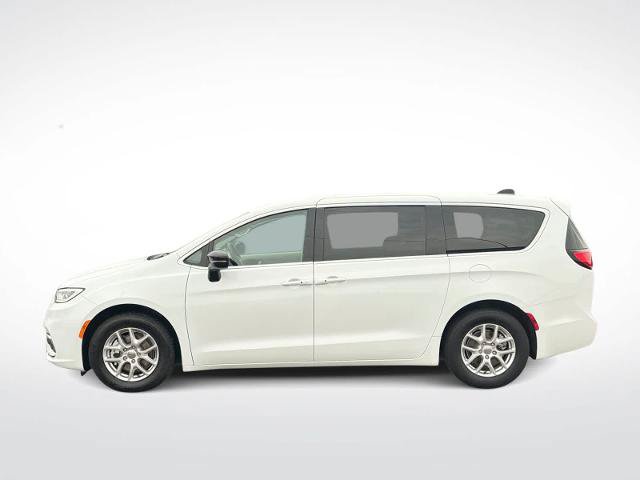 Used 2024 Chrysler Pacifica Touring-L FWD image 5