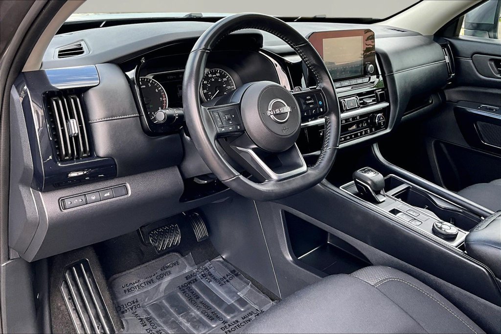 Used 2025 Nissan Pathfinder SV AWD/4WD image 14