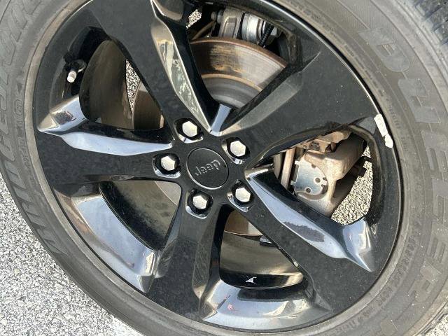 Used 2023 Jeep Grand Cherokee Altitude AWD/4WD image 11