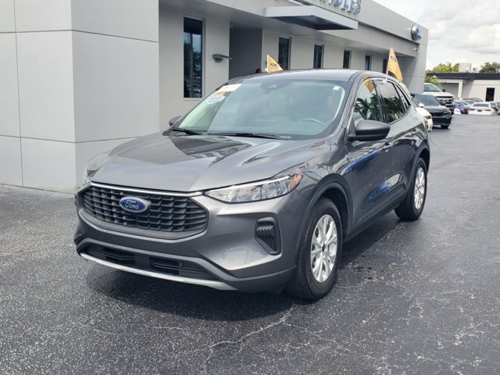Certified 2023 Ford Escape Active FWD image 3