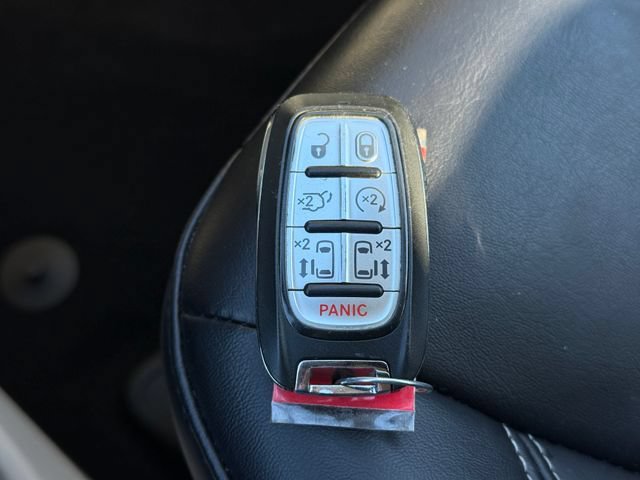 Used 2024 Chrysler Pacifica Touring-L FWD image 12