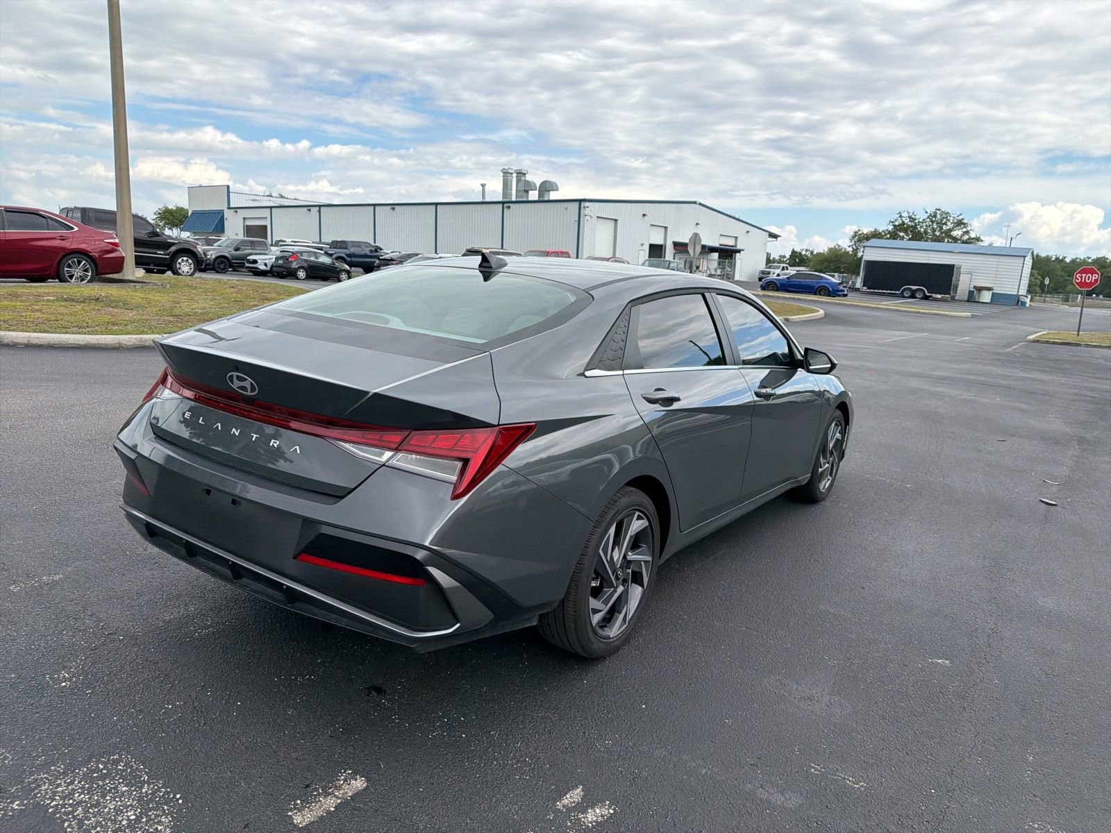 Used 2025 Hyundai Elantra SEL FWD image 7