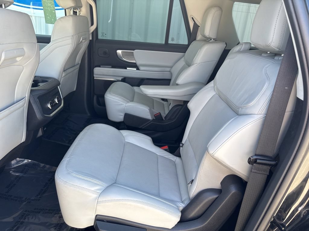 Certified 2025 Ford Expedition Max Platinum w/ Driver's Package AWD/4WD image 31