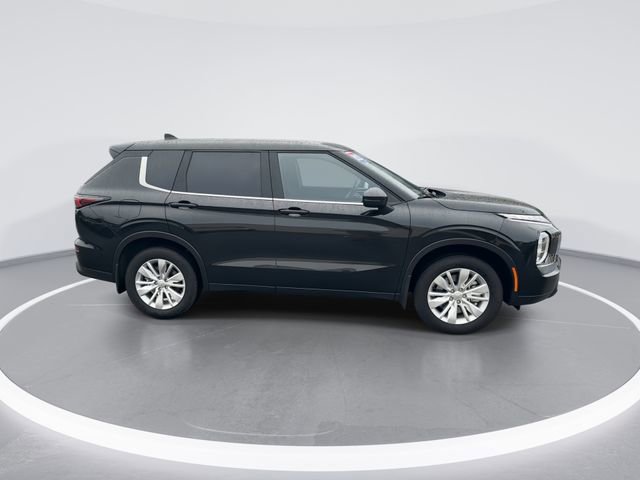 Used 2025 Mitsubishi Outlander ES FWD image 8
